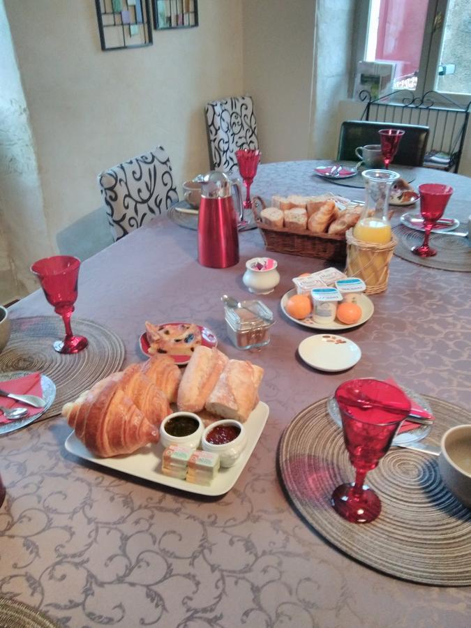 Bed and Breakfast L'Aubinoise Saint-Aubin-de-Luigne Екстер'єр фото